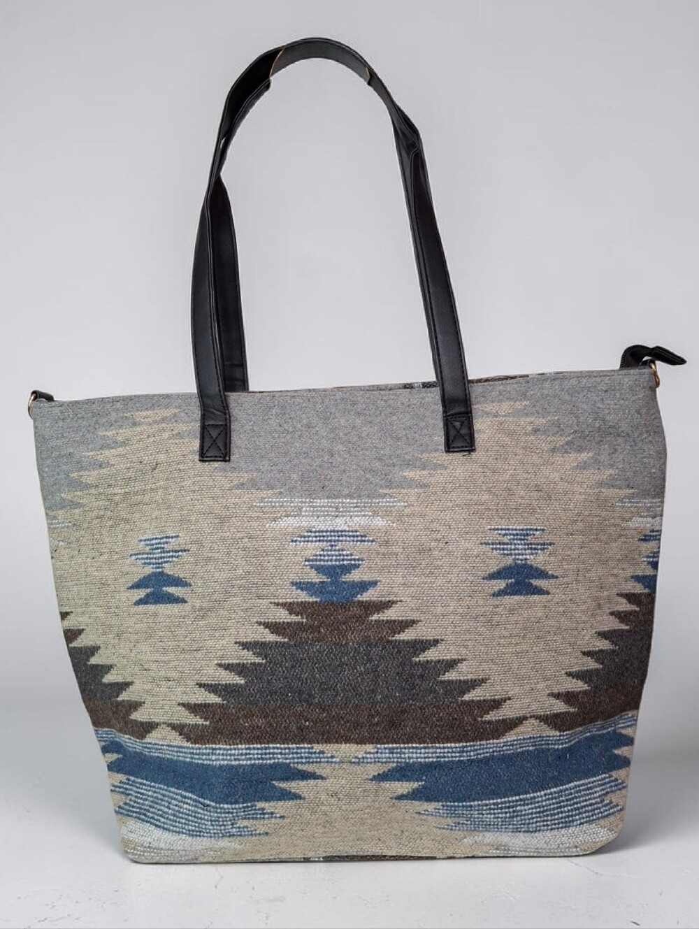 Southwestern tote with pouch NWT Gray & Blue